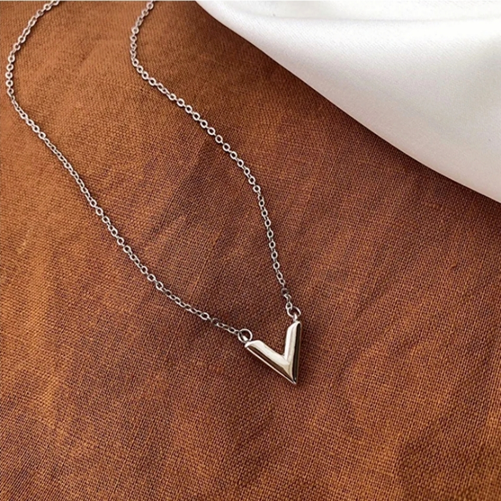 18K White Gold over Stainless ✨️ Letter V Necklace
